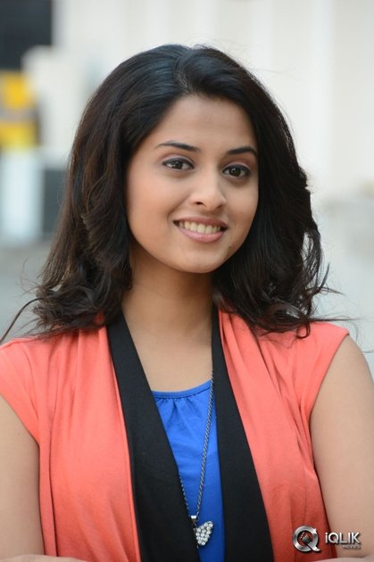 Arthana-Binu-at-Seethamma-Andaalu-Raamayya-Sithraalu-Success-Meet